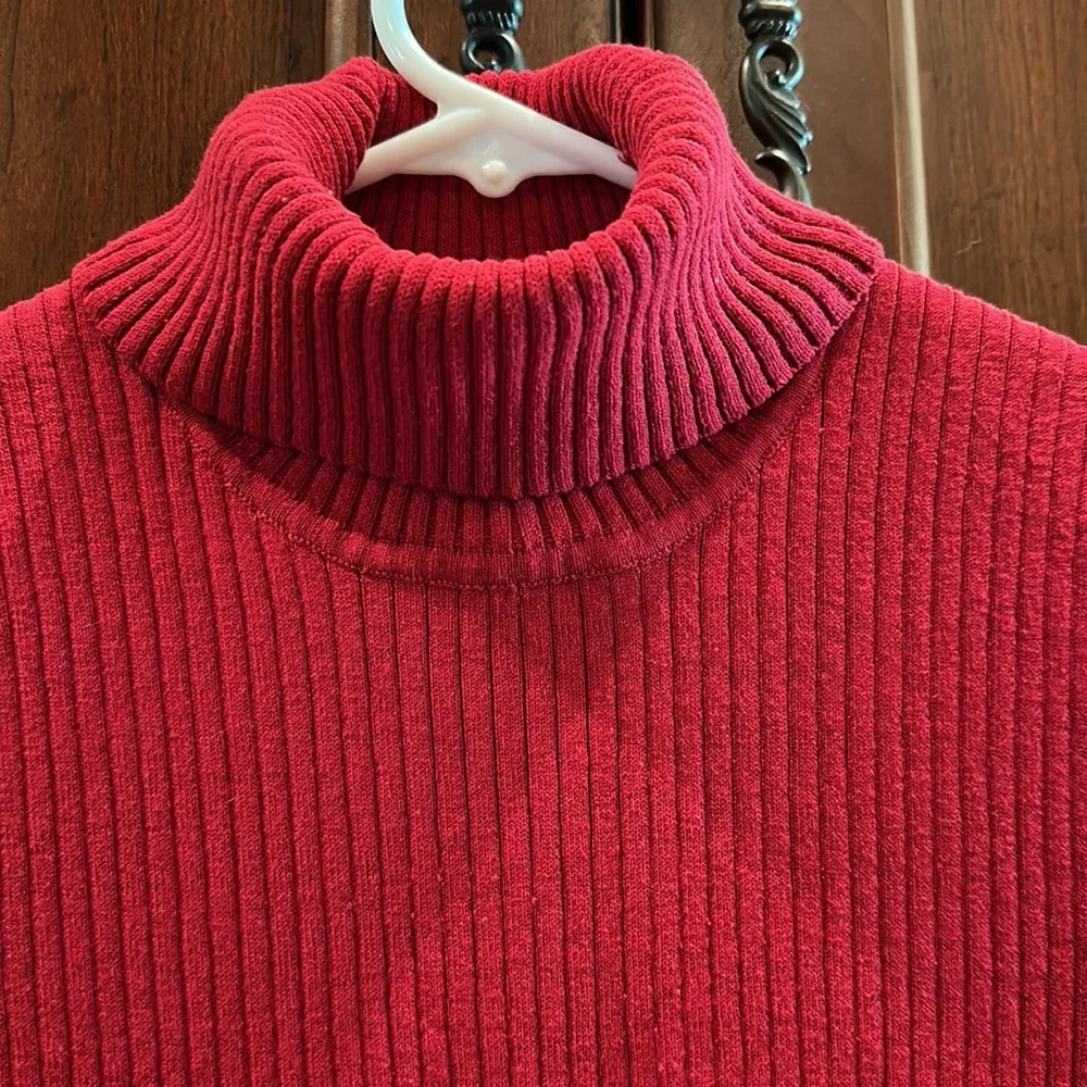 Sleeveless turtleneck - Picture 2 of 3
